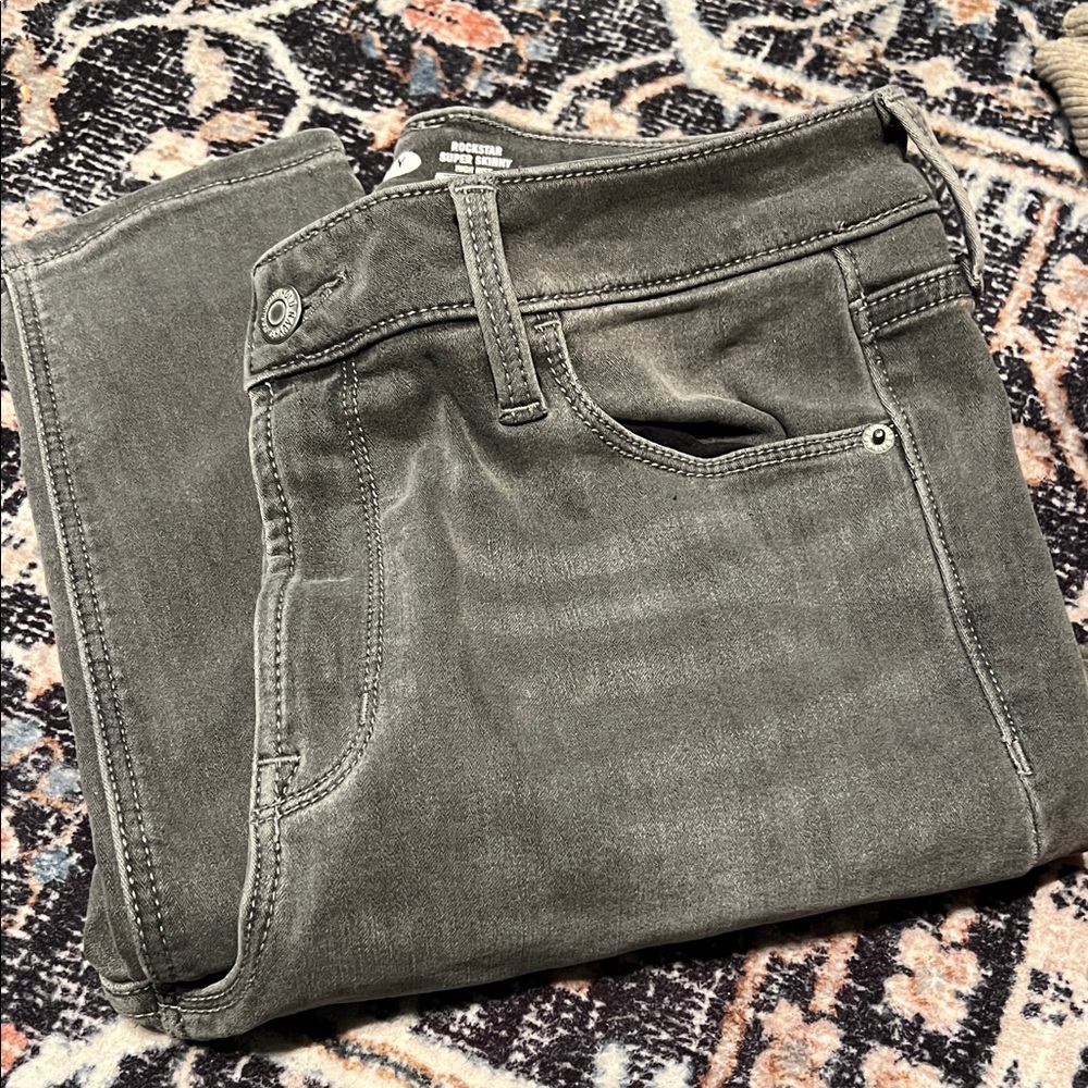 Women's Gray Old Navy Rockstar Super Skinny Jeans w/ built-in warm